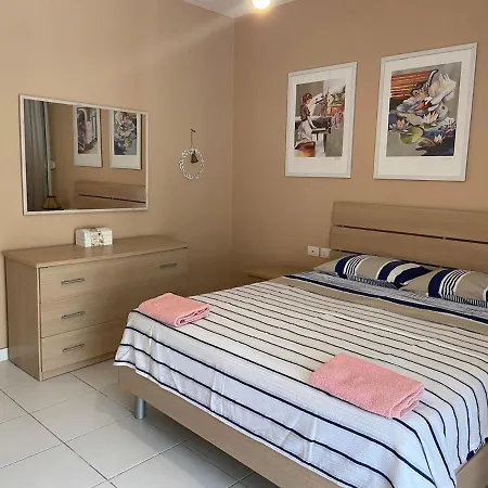 Wake Up By The Sea-beachfront In Qerret, Albania 골렘