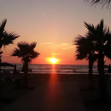 Wake Up By The Sea-beachfront In Qerret, Albania 아파트 *