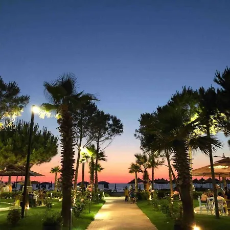 Wake Up By The Sea-beachfront In Qerret, Albania Daire *