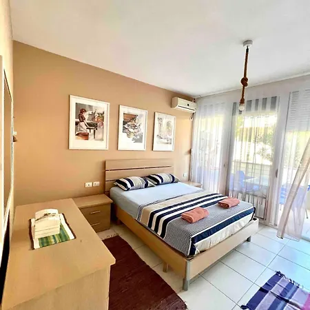 Wake Up By The Sea-beachfront In Qerret, Albania Daire Golem (Tirana)