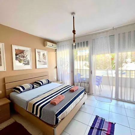 Wake Up By The Sea-beachfront In Qerret, Albania 골렘