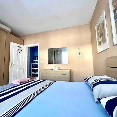 Wake Up By The Sea-beachfront In Qerret, Albania Daire