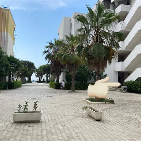 아파트 Wake Up By The Sea-beachfront In Qerret, Albania