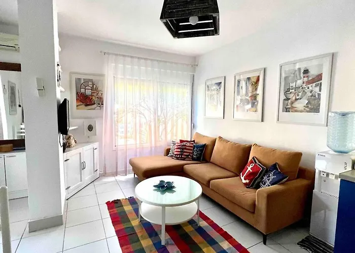 Apartman Wake Up By The Sea-beachfront In Qerret, Albania *