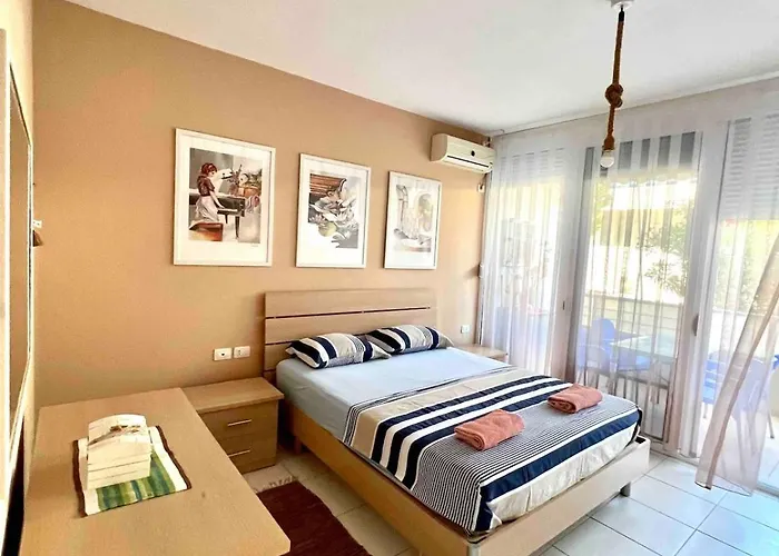 Wake Up By The Sea-beachfront In Qerret, Albania Apartman Golem